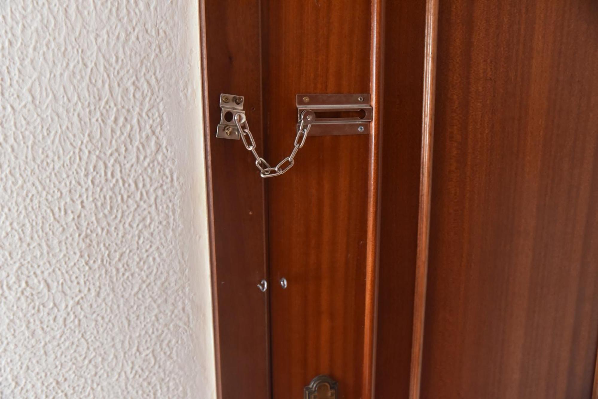 Grosses Modernes Zimmer "Silber" Fuer 2 Personen Und Katzenliebhaber Валенсия Экстерьер фото