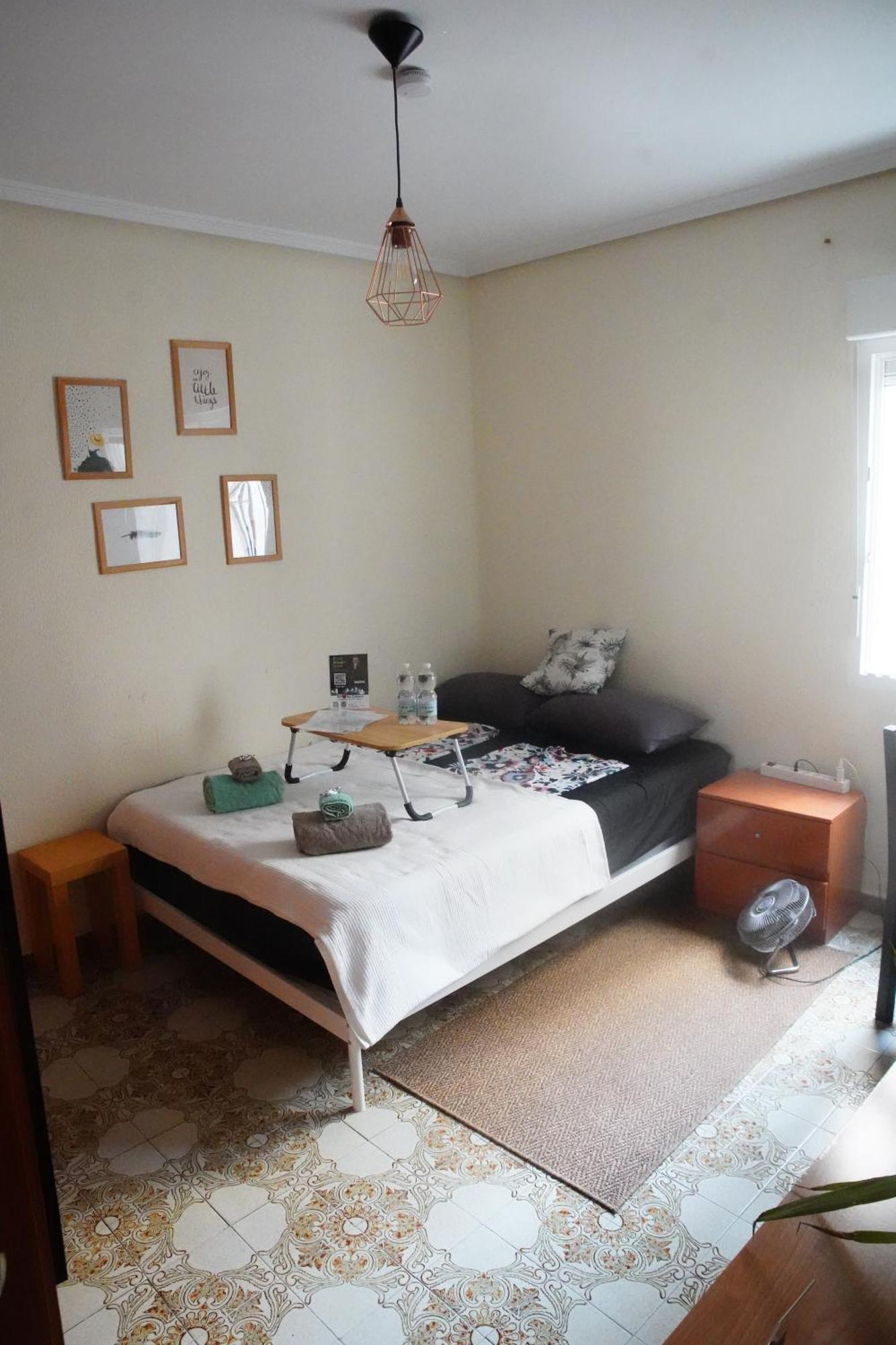 Grosses Modernes Zimmer "Silber" Fuer 2 Personen Und Katzenliebhaber Валенсия Экстерьер фото